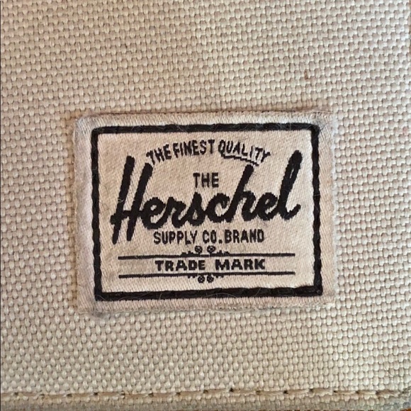 Grey Herschel and Co. wallet - Picture 7 of 7